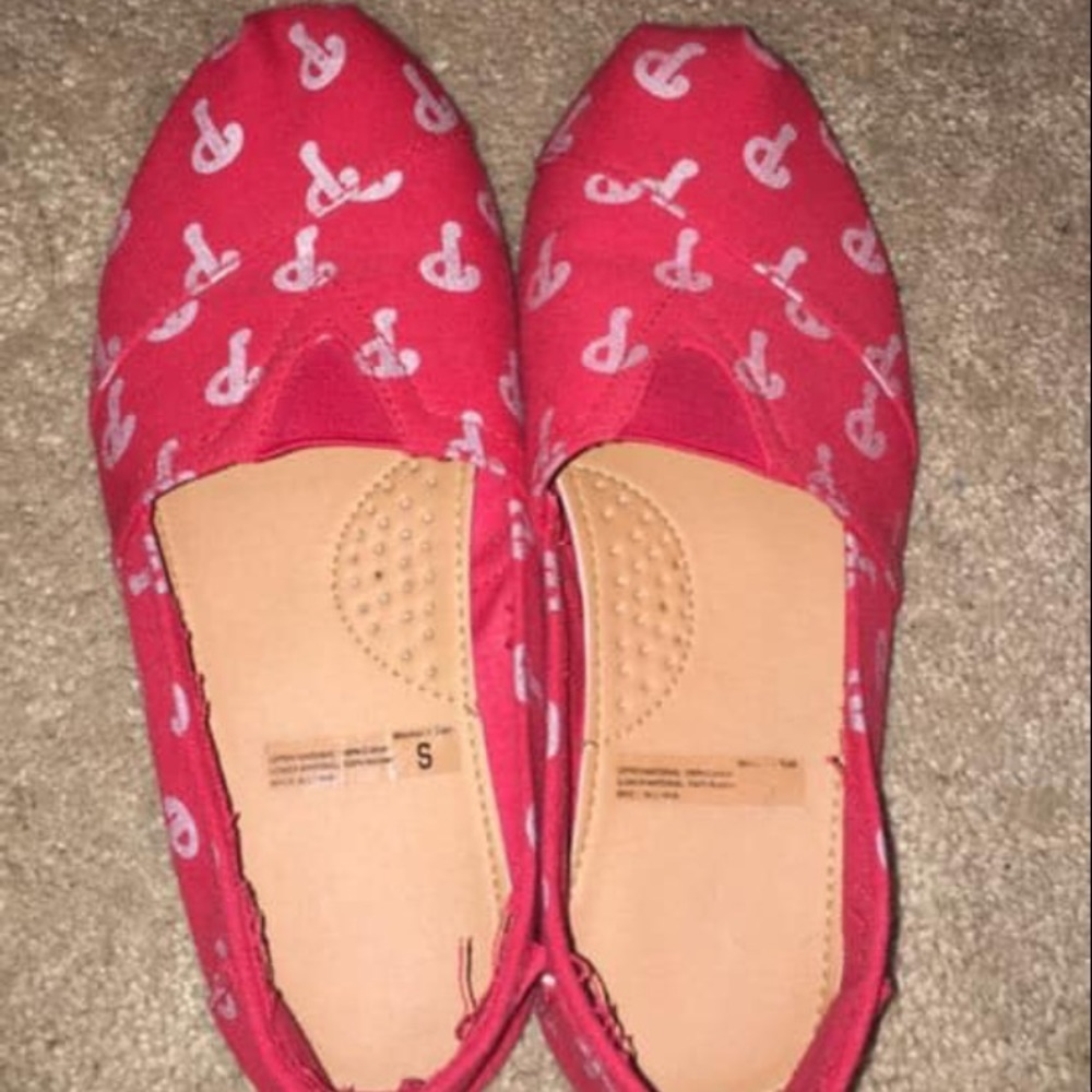 Toms - Picture 2 of 2